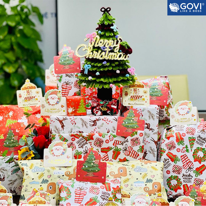 Đội ngũ nhân sự Govi Furniture tất bật chuẩn bị những món quà ý nghĩa để đón Giáng sinh