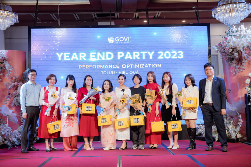 Govi trao thưởng cho nhóm nhân viên nữ có thâm niên làm việc tại công ty