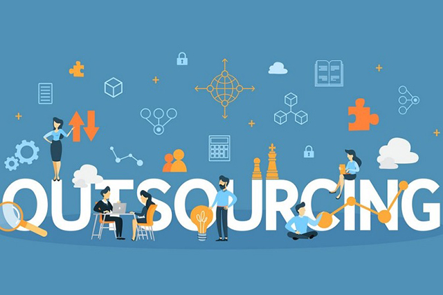 Outsource là gì? Những ưu nhược điểm khi DN áp dụng