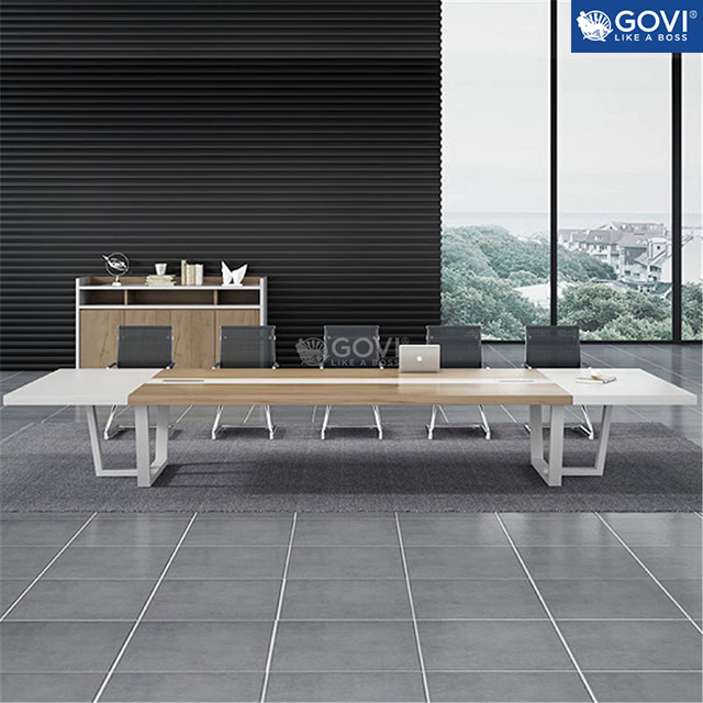 Thiết kế chân sắt hộp hiện đại, mang đến vẻ đẹp sang trọng và độ bền vượt trội.